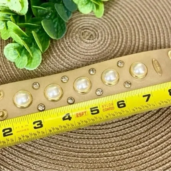 Elegant Gold and Pearl Studded Bracelet - Picture 7 of 7